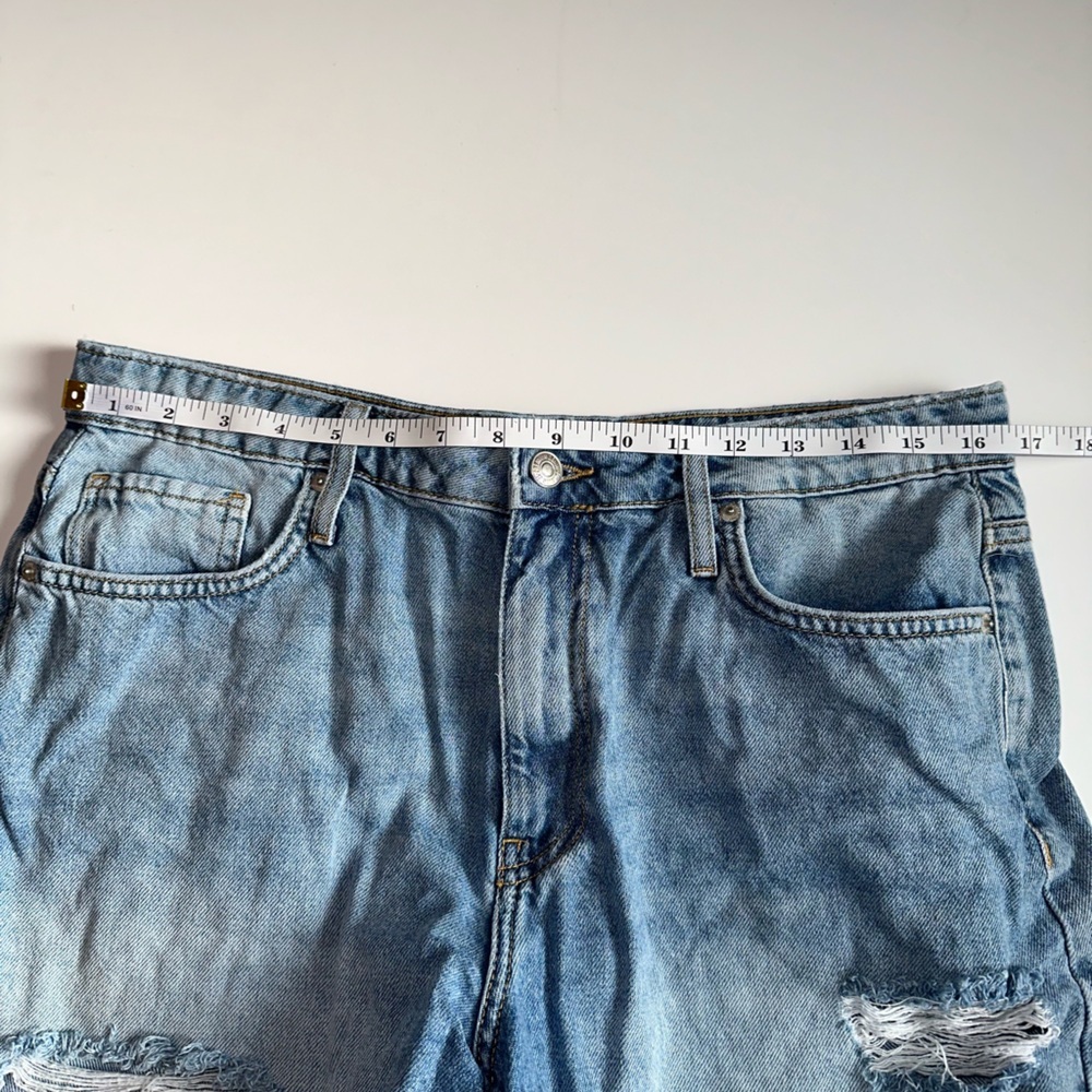 Forever 21 Denim Shorts Women’s Size 29 Blue Distressed Frayed Hem 100% Cotton - Picture 4 of 7